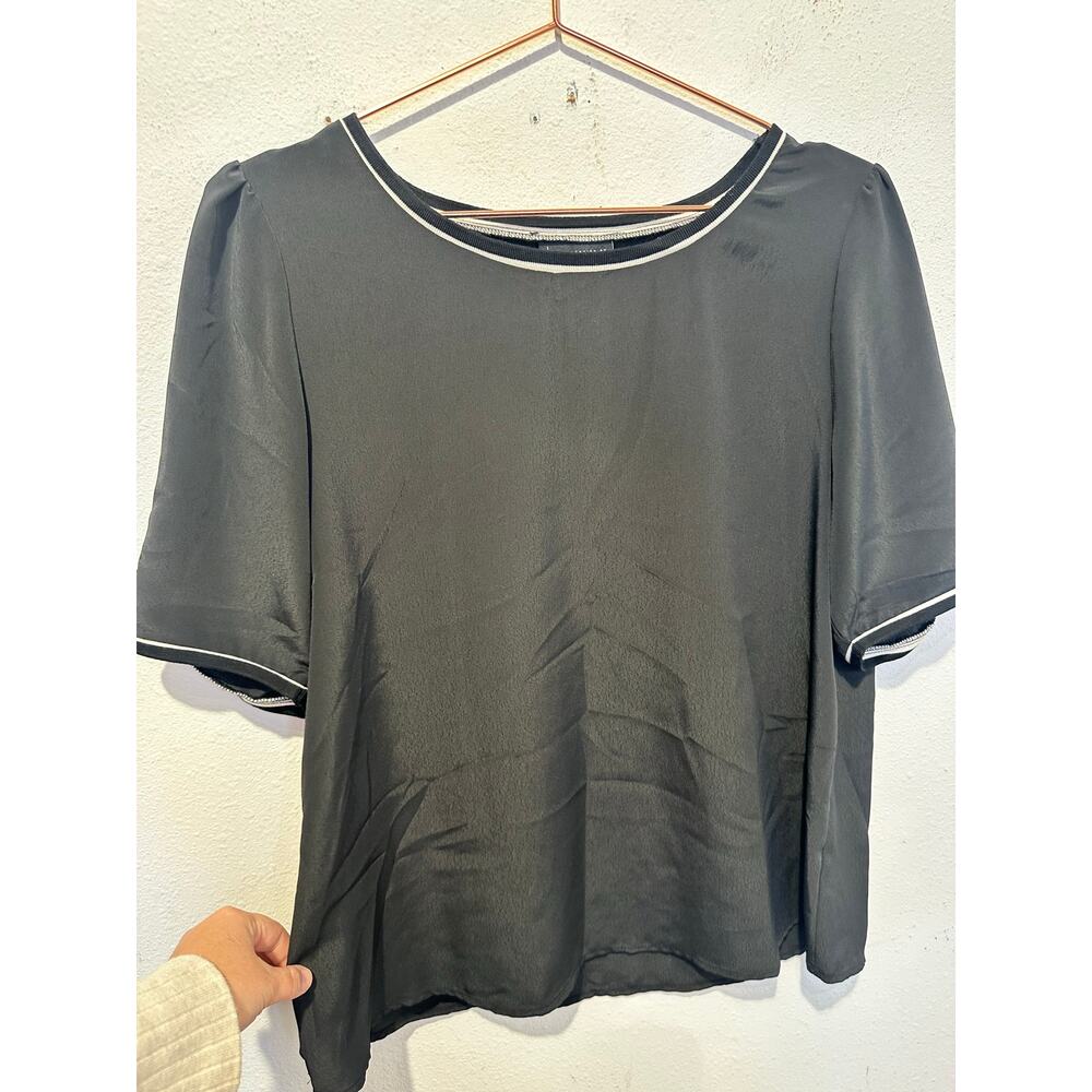 BOBEAU Black Shiney Loose Fit White Detailed Sleeve Collar Blouse size Medium - Picture 4 of 7